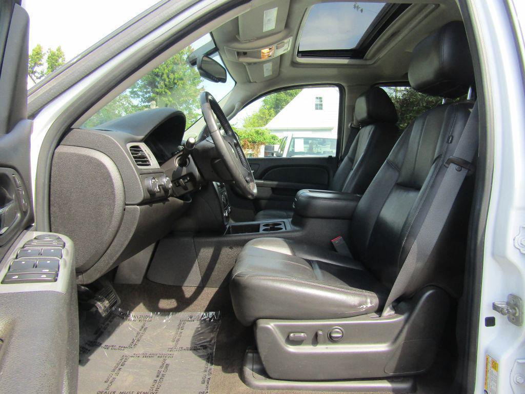 used 2011 Chevrolet Avalanche car, priced at $16,995