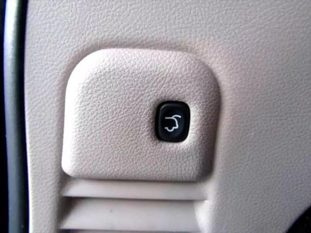 used 2016 Jeep Grand Cherokee car, priced at $13,995