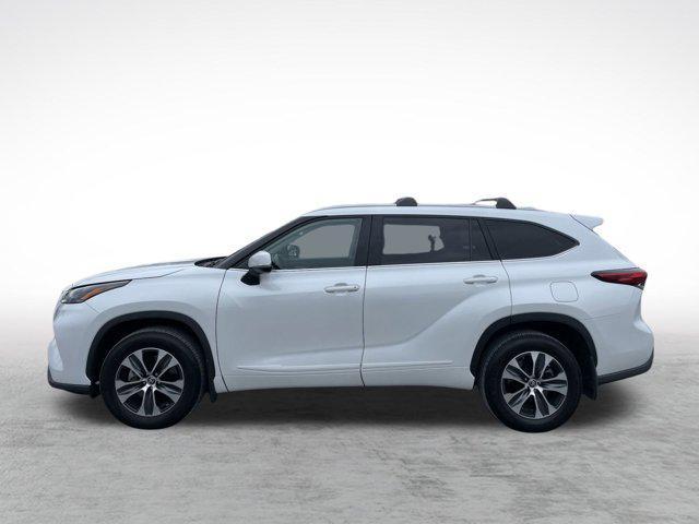 used 2022 Toyota Highlander car, priced at $35,740