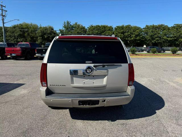 used 2007 Cadillac Escalade car, priced at $10,900