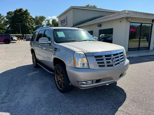 used 2007 Cadillac Escalade car, priced at $10,900