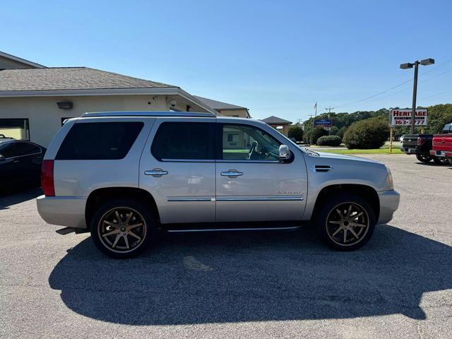 used 2007 Cadillac Escalade car, priced at $10,900