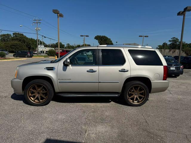 used 2007 Cadillac Escalade car, priced at $10,900