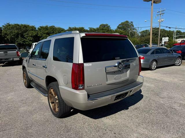 used 2007 Cadillac Escalade car, priced at $10,900