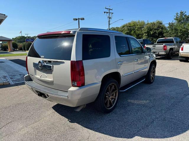 used 2007 Cadillac Escalade car, priced at $10,900