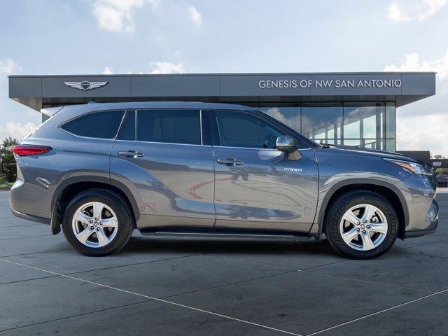 used 2020 Toyota Highlander Hybrid car, priced at $26,588