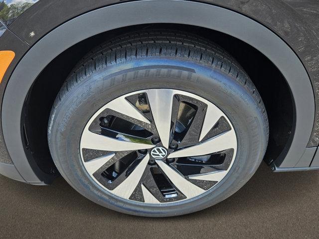 new 2025 Volkswagen ID.4 car, priced at $47,261