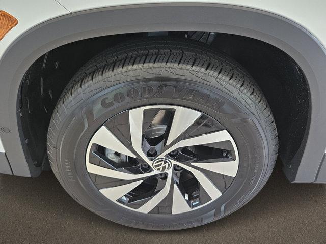 new 2025 Volkswagen Tiguan car, priced at $33,011
