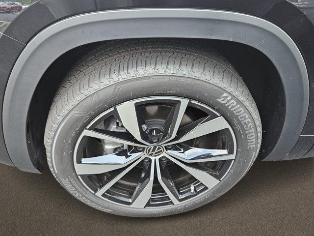new 2025 Volkswagen Atlas car, priced at $54,193