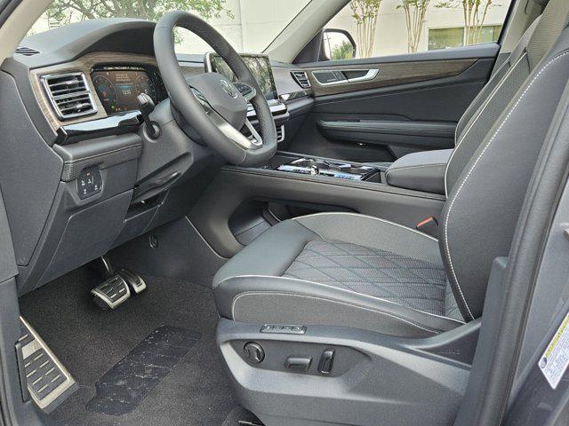 new 2025 Volkswagen Atlas car, priced at $55,378