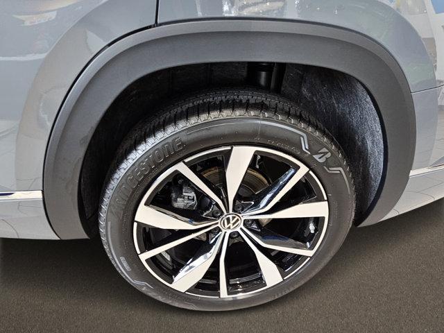 new 2025 Volkswagen Atlas car, priced at $55,228