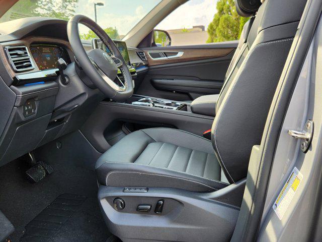 new 2025 Volkswagen Atlas car, priced at $49,281