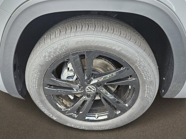 new 2025 Volkswagen Atlas Cross Sport car, priced at $51,096