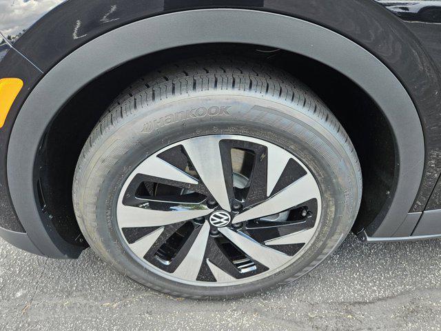 new 2025 Volkswagen ID.4 car, priced at $47,261