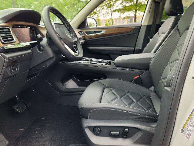 new 2025 Volkswagen Atlas car, priced at $45,123