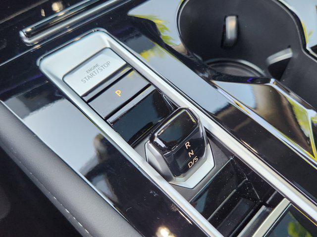 new 2025 Volkswagen Atlas car, priced at $49,879