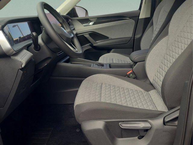 new 2025 Volkswagen Tiguan car, priced at $32,261