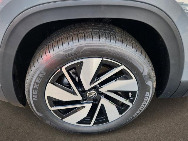 new 2025 Volkswagen Atlas car, priced at $45,261