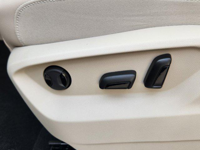new 2025 Volkswagen Atlas car, priced at $45,261