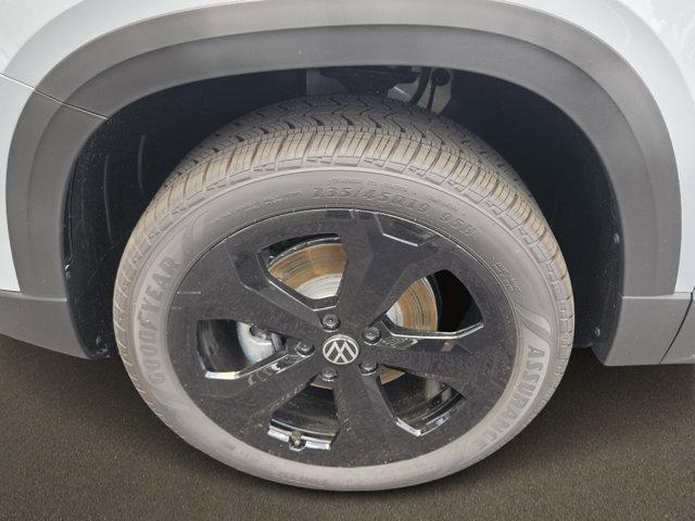 new 2025 Volkswagen Taos car, priced at $33,578