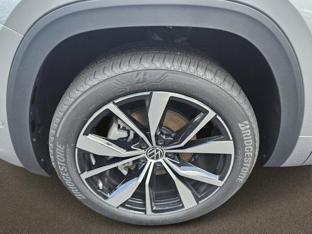 new 2025 Volkswagen Atlas Cross Sport car, priced at $53,614