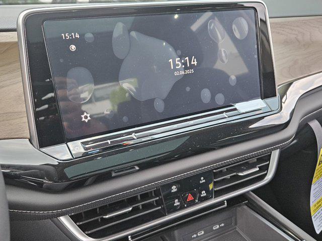 new 2025 Volkswagen Atlas car, priced at $46,018