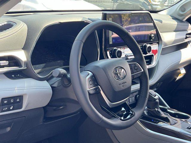 new 2025 Toyota Highlander Hybrid car, priced at $57,294