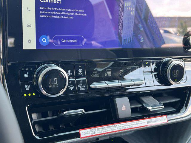 new 2025 Toyota Highlander Hybrid car, priced at $57,294