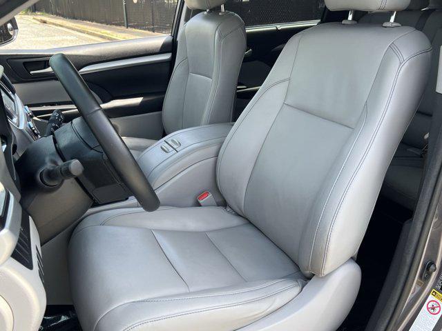 used 2015 Toyota Highlander car, priced at $21,200