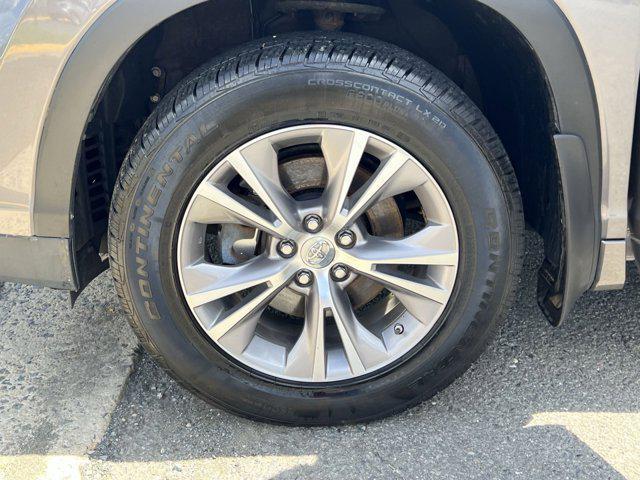 used 2015 Toyota Highlander car, priced at $21,200