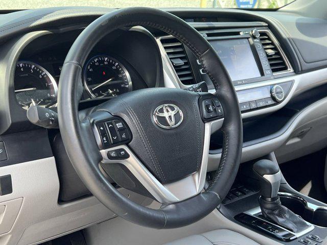 used 2015 Toyota Highlander car, priced at $21,200