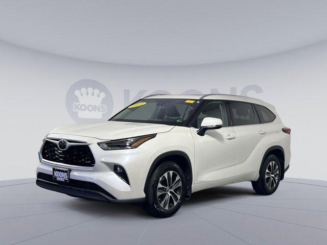 used 2021 Toyota Highlander car, priced at $33,100