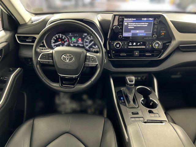 used 2021 Toyota Highlander car, priced at $33,100