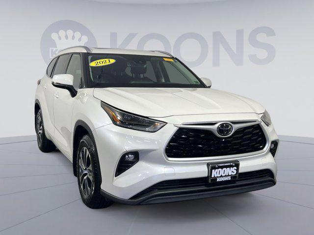 used 2021 Toyota Highlander car, priced at $33,100