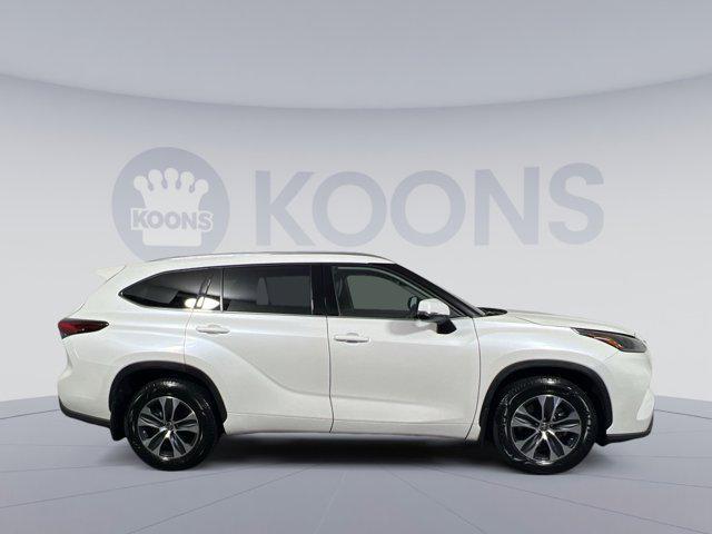 used 2021 Toyota Highlander car, priced at $33,100