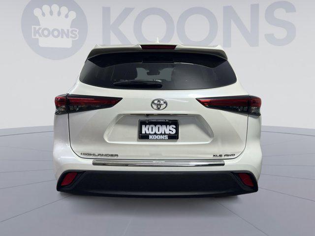 used 2021 Toyota Highlander car, priced at $33,100