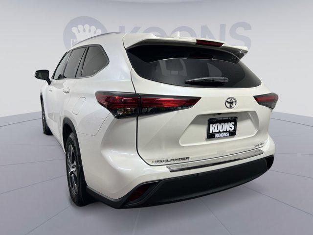 used 2021 Toyota Highlander car, priced at $33,100