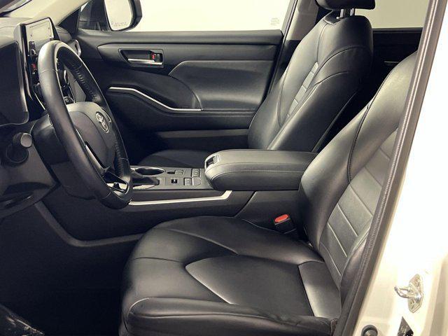 used 2021 Toyota Highlander car, priced at $33,100