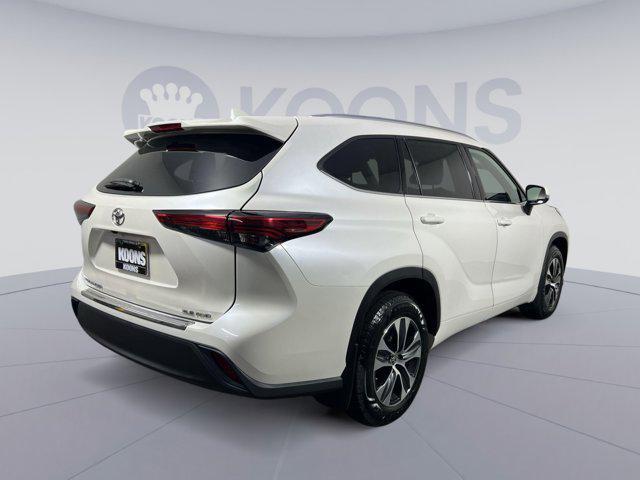 used 2021 Toyota Highlander car, priced at $33,100