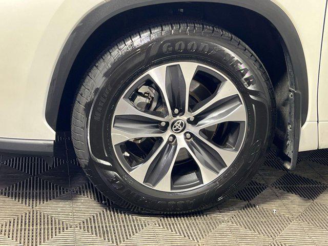 used 2021 Toyota Highlander car, priced at $33,100