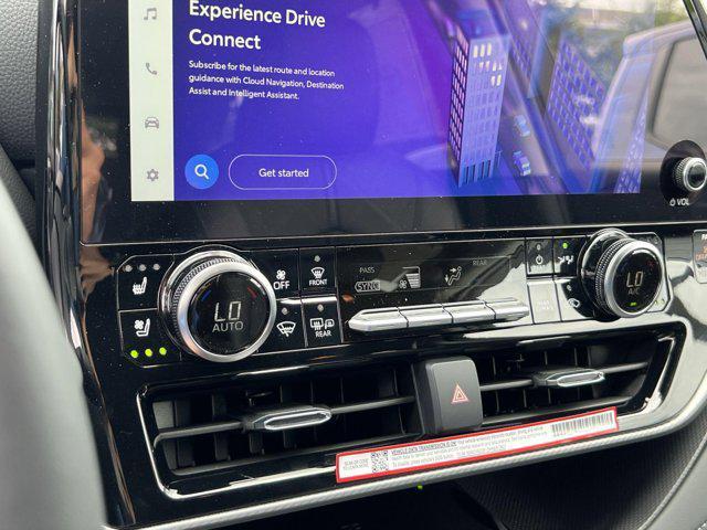 new 2025 Toyota Highlander Hybrid car, priced at $62,802