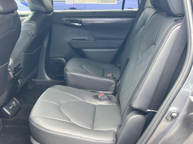new 2025 Toyota Highlander Hybrid car, priced at $62,802