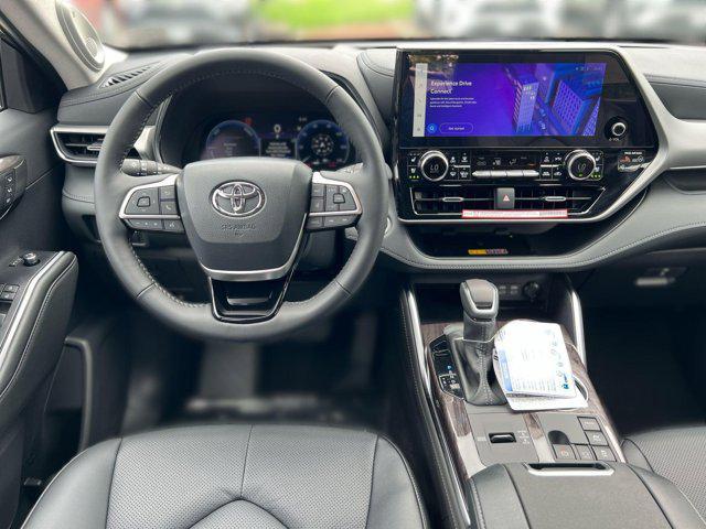 new 2025 Toyota Highlander Hybrid car, priced at $62,802