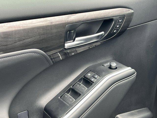new 2025 Toyota Highlander Hybrid car, priced at $62,802