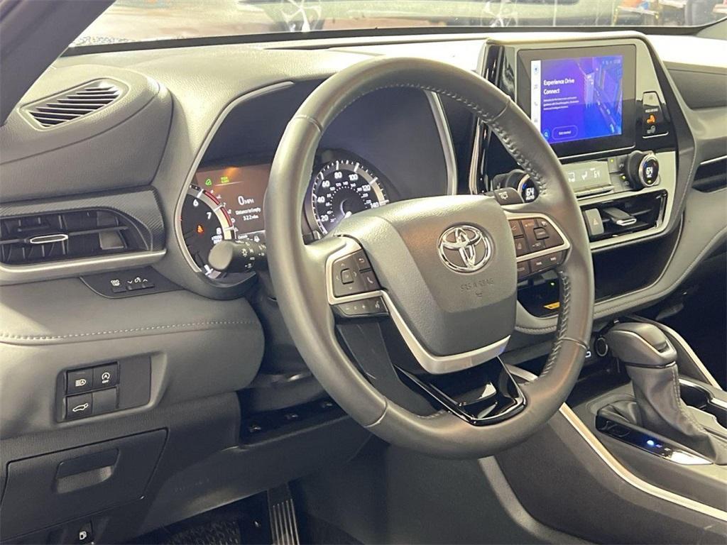 used 2024 Toyota Highlander car, priced at $41,500