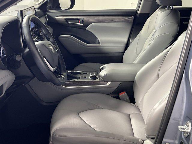 used 2022 Toyota Highlander car, priced at $38,250