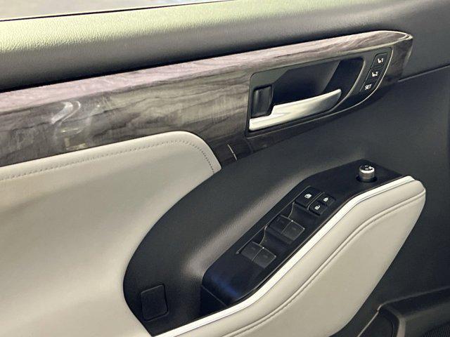 used 2022 Toyota Highlander car, priced at $38,250