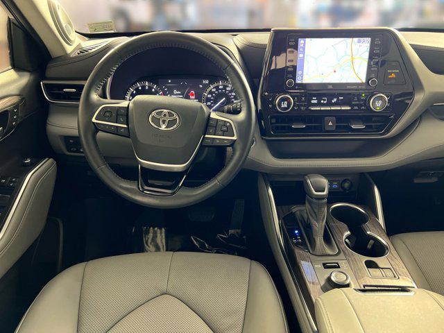 used 2022 Toyota Highlander car, priced at $38,250