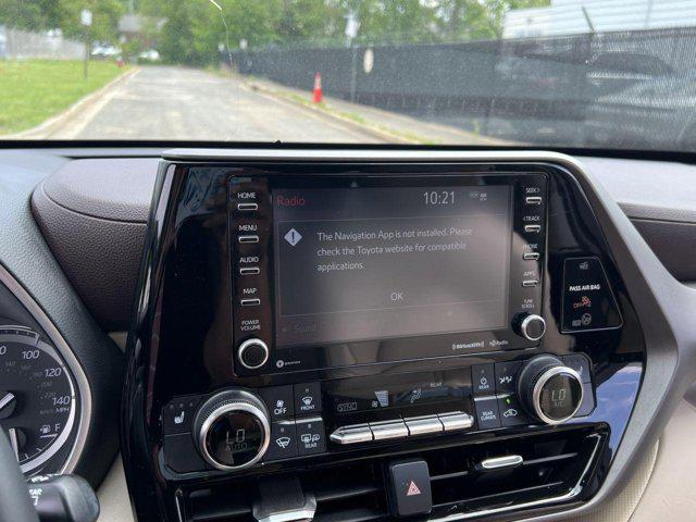 used 2022 Toyota Highlander car, priced at $35,600
