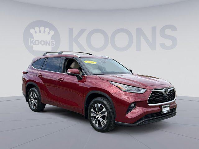 used 2022 Toyota Highlander car, priced at $35,600